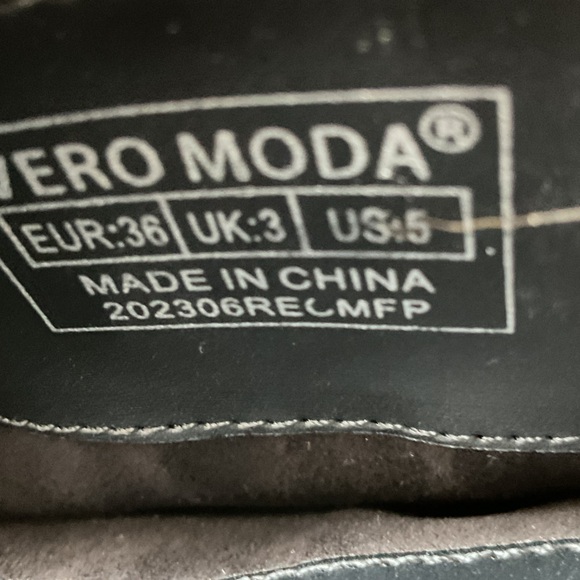 Vero Moda Ruched Heeled Boots - Picture 8 of 10